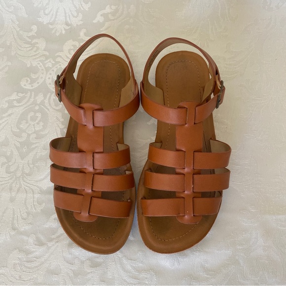 Girls Sandals Natural Brown strap with buckle. Flat bottom - Picture 1 of 6